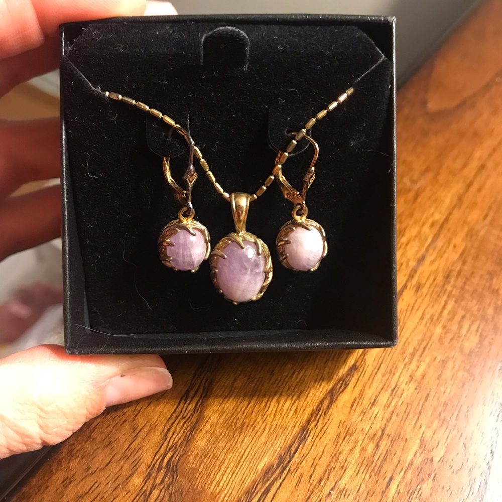 Lavender jade simulated necklace and earrings